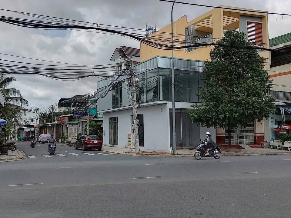 Cho thuê nhà góc 2MT Đồng Văn Cống, Phạm Hữu Lầu, Cần Thơ - 13tr