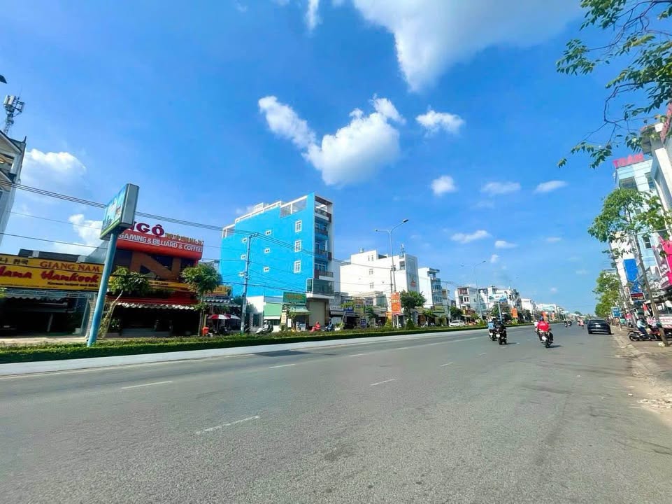 Cho thuê nhà mặt tiền Nguyễn Văn Cừ, 3 lầu, 30 triệu/tháng