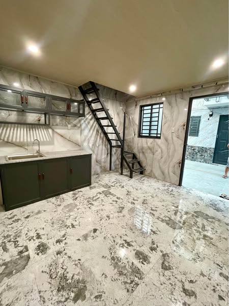 Cho thuê phòng trệt lầu 2.2tr, đối diện BV Nhi Đồng, gần ĐH FPT