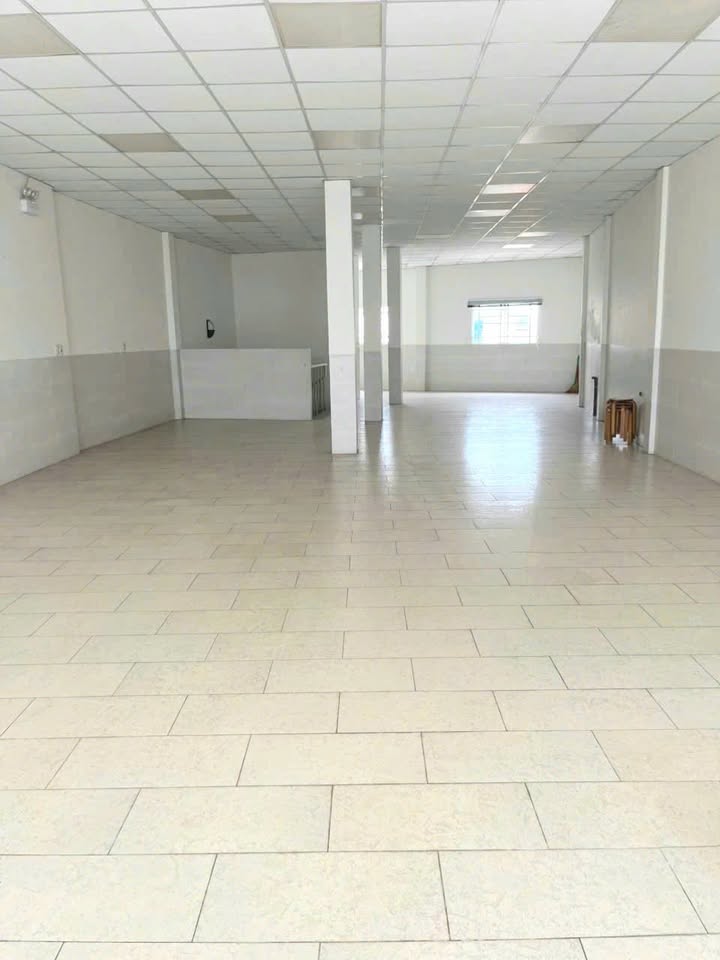 Cho thuê văn phòng mặt tiền đường Hùng Vương, Ninh Kiều - 25 triệu