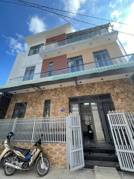 Cho thuê nhà 3 phòng ngủ hẻm Nguyễn Văn Cừ, giá 8 triệu/tháng