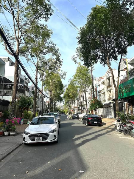 Nền đường Xuân Thuỷ KDC Hồng Phát: 108m2, lộ 17m, giá 6.05 tỷ