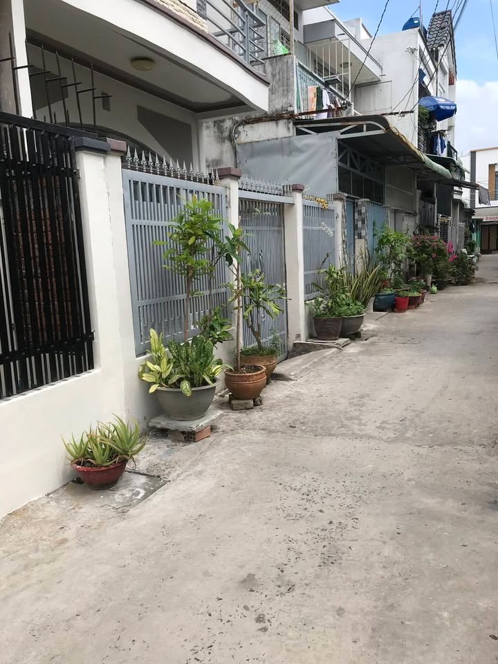 Cho thuê nhà Võ Văn Kiệt, 2 phòng ngủ, giá tốt chỉ 4.5 triệu