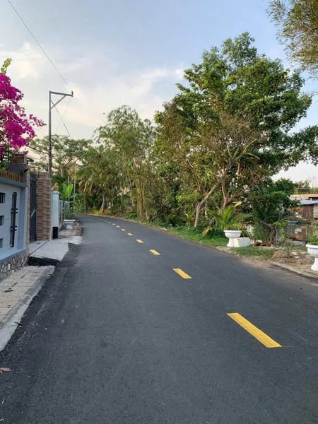 Bán nhà Phong Điền 270m2, lộ 5m, gần chợ, sân đậu xe tải, 2.5 tỷ